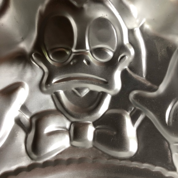 Vintage Wilton Disney Donald Duck with Birthday Cake Pan (502-3681, 1983) - Picture 2 of 7